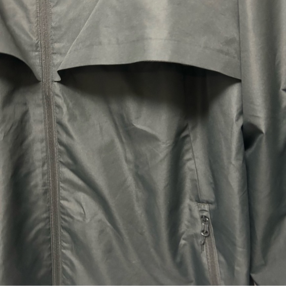 Champion Lightweight Hooded Anorak Windbreaker Like New - Picture 7 of 7